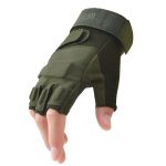 mitaines homme militaire tactique. Ces gants pour hommes sans doigts sont pratiques et confortables. Ces gants offrent une protection complète de la paume et du dos de la main. Disponible en 3 coloris, il est possible d'associer ces gants à votre tenue du jour. Ces gants sont légers à porter et sont dotés d'un scratch réglable au niveau du poignet. Ces gants protégeront vos mains été comme hiver tout en résistant à l'usure. Ces gants n'accumulent pas la transpiration.